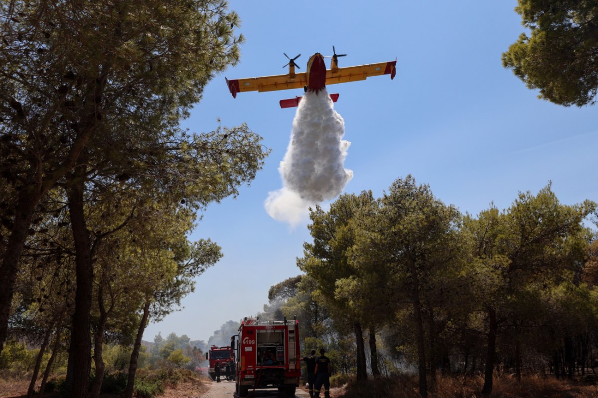 Η φωτιά στην Κερατέα «έπνιξε» Σύρο και Κρήτη