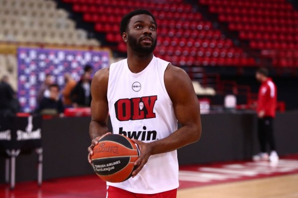 Δεν χάνει σουτ: O Kίναν Έβανς είναι πανέτοιμος για τη νέα σεζόν στον Ολυμπιακό (vid)