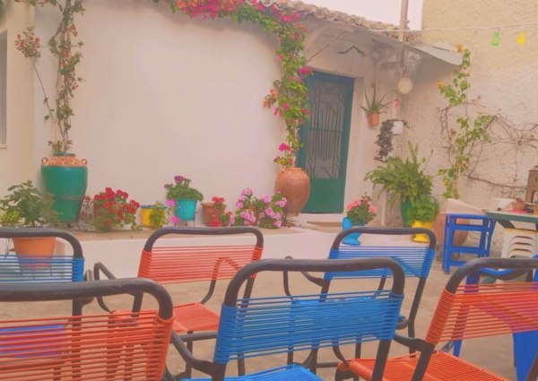 Ένα προσφυγικό σπίτι στην Πρέβεζα γίνεται θερινό σινεμά – Σαν ταξίδι στον χρόνο