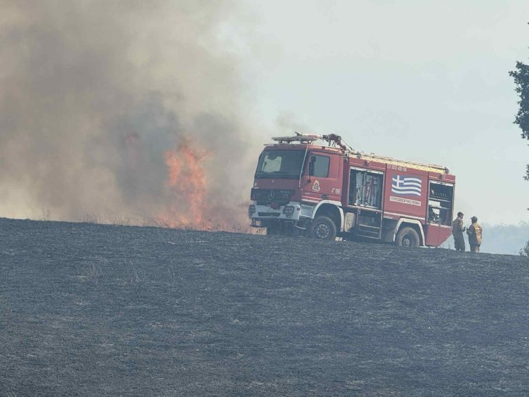 Ηλεία: Μεγάλη φωτιά στη Μέλισσα Λεχαινών, επιχειρούν ισχυρές δυνάμεις – Ήχησε το 112