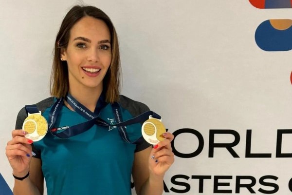 Αφροδίτη Γιαρένη: Η δικηγόρος που κλέβει την παράσταση στο Παγκόσμιο Πρωτάθλημα κολύμβησης Masters (pics)