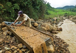 Ο χρυσός η παράνομη εξόρυξη από συμμορίες και η άνοδος των ναρκο-χρυσοθήρων