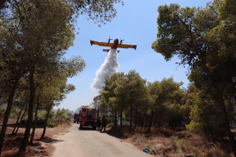 Φωτιά στην Πάτρα: Προληπτική εκκένωση του Καραμανδάνειου