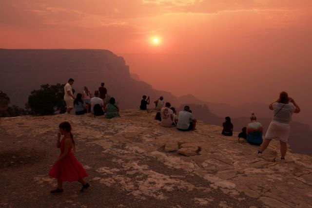 Γκραντ Κάνιον: Μαίνεται επί έναν μήνα ανεξέλεγκτη πυρκαγιά – Εχει ρημάξει σχεδόν 500.000 στρέμματα με βλάστηση
