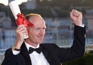 Πολ Λάβερτι: Ο κορυφαίος σεναριογράφος συνελήφθη σε διαδήλωση υπέρ της Παλαιστίνης