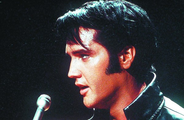 Έκανε ο Έλβις Πρίσλεϊ πρόταση γάμου στην Τούρα Σατάνα ενώ βρισκόταν σε ένα πάρκο στο Σικάγο;