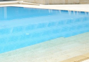 Μύκονος: Νεκρός νεαρός σε πισίνα ενοικιαζόμενου πολυτελούς δωματίου