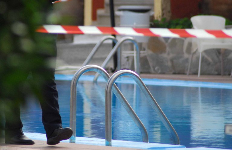 Εργαζόμενος σε ξενοδοχείο στη Σαντορίνη βρέθηκε νεκρός στην πισίνα