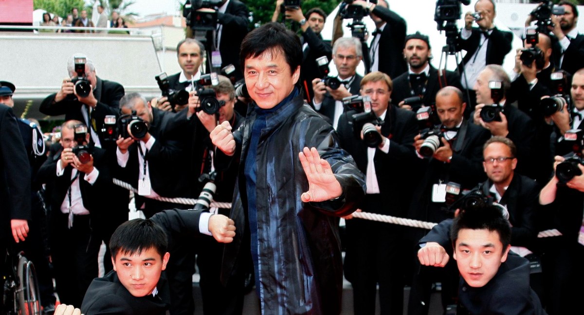 Τζάκι Τσαν: «Ήμουν τεμπέλης, άτακτος – γι’ αυτό ο πατέρας μου με έστειλε σε σχολή πολεμικών τεχνών»