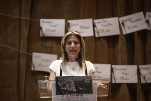 Τέμπη: Η απάντηση της Μαρίας Καρυστιανού στο χυδαίο σκίτσο Παπανίκου μετά την έκθεση αυτοψίας της ΔΑΕΕ