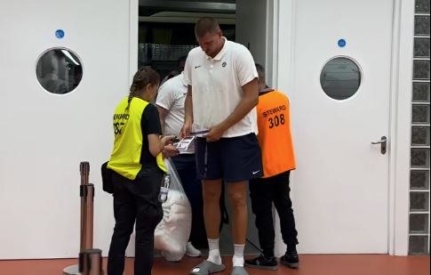 Ο Γιόκιτς δεν αναγνωρίστηκε από την ασφάλεια του «Σπύρος Κυπριανού» (vid)