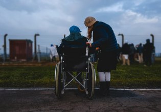 Η οικονομική δυσχέρεια των ατόμων με αναπηρία στην ΕΕ – Δεινή η θέση τους στη χώρα μας