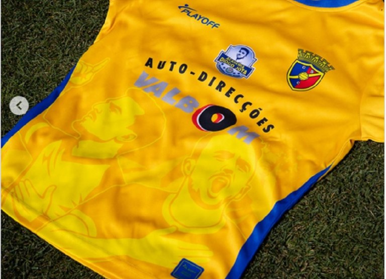 Τα πρόσωπα των αδικοχαμένων αδελφών Ζότα και Σίλβα στην εμφάνιση της παιδικής τους ομάδας