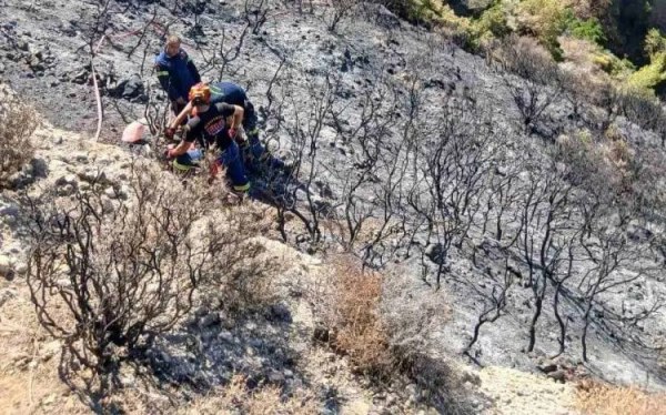 Πάτρα: Σοβαρό ατύχημα με πυροσβέστη που έπεσε σε χαράδρα στην περιοχή Μπάλα