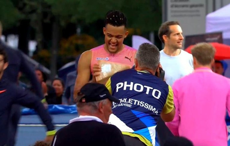 Έδωσαν στον Καραλή δώρο ελβετικό τυρί για τη νίκη του στη Λωζάνη (vid)