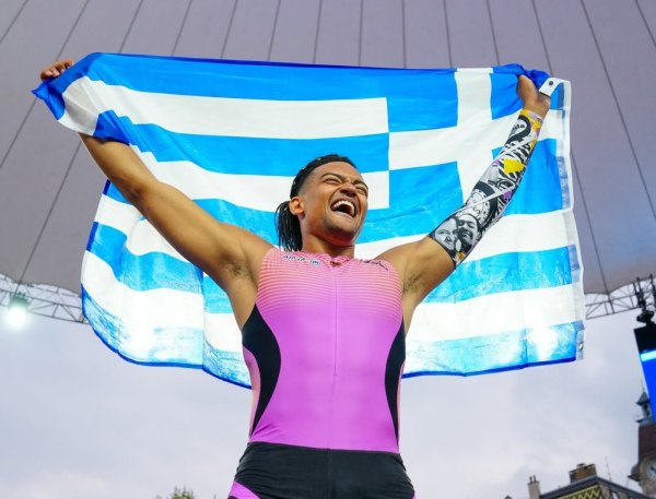 Air Manolo και Boss: H παγκόσμια αποθέωση για τον Eμμανουήλ Καραλή (pics)