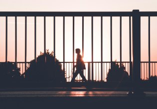 Μακροζωία: Είναι το ιαπωνικό περπάτημα το πιο καλά κρυμμένο μυστικό;