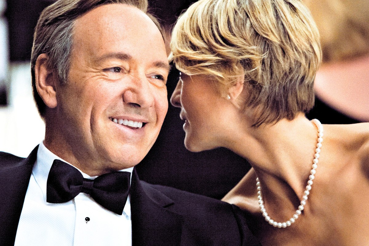 Από το Χόλιγουντ στη Λεμεσό: Ο ατιμασμένος Κέβιν Σπέισι κάνει comeback τραγουδώντας στην Κύπρο