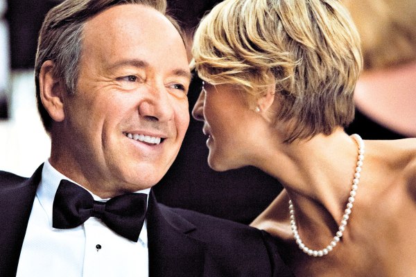 Από το Χόλιγουντ στη Λεμεσό: Ο ατιμασμένος Κέβιν Σπέισι κάνει comeback τραγουδώντας στην Κύπρο