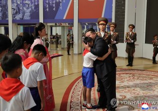 Βόρεια Κορέα: Ο Κιμ υπόσχεται «όμορφη ζωή» στις οικογένειες των «μαρτύρων» που σκοτώθηκαν στη Ρωσία