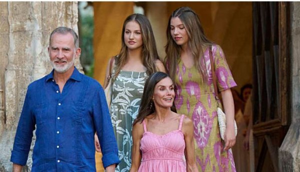 Ο βασιλιάς Φελίπε, η βασίλισσα Λετίθια και οι κόρες τους για διακοπές στην Ελλάδα