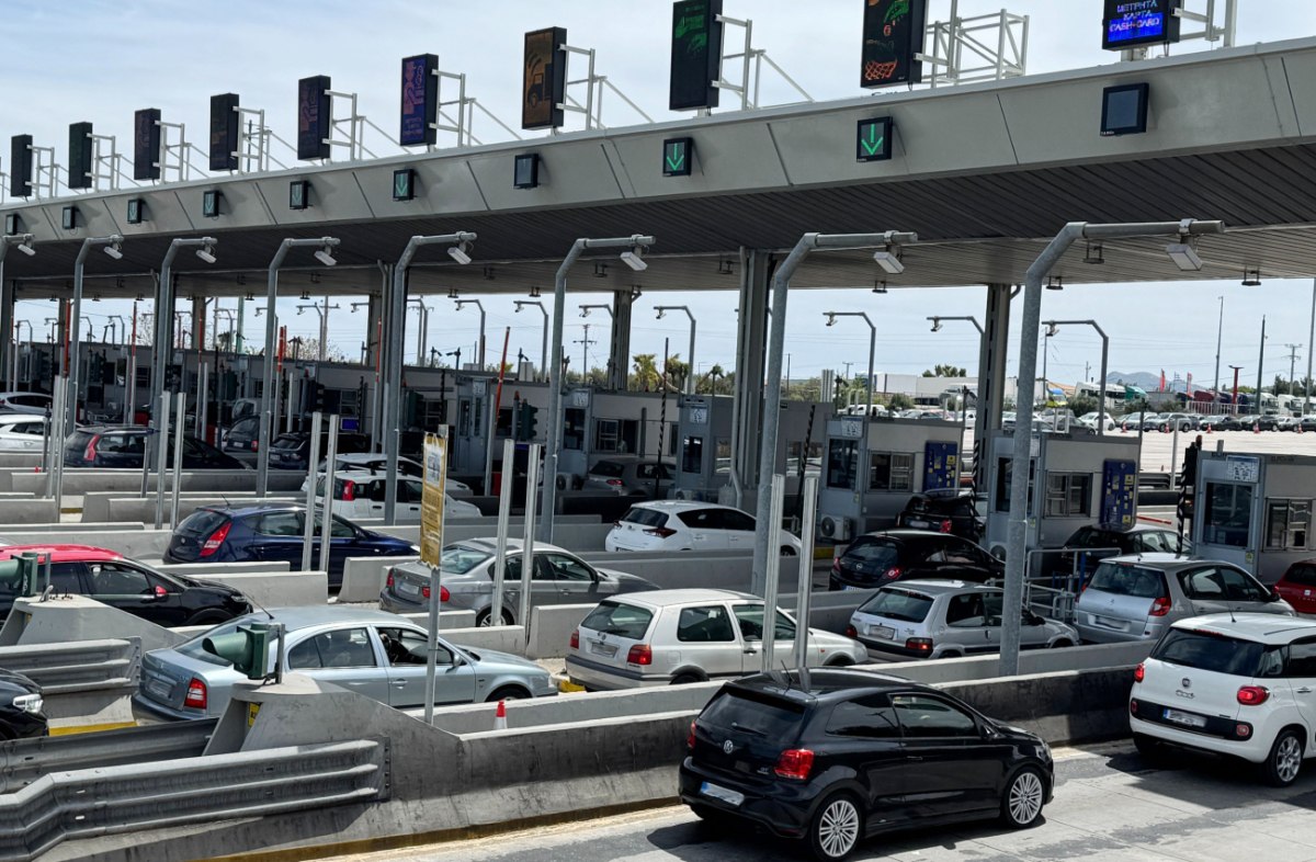 Κορυφώνεται η έξοδος των εκδρομέων του Αυγούστου – Αυξημένη η κίνηση στους δρόμους και τα λιμάνια