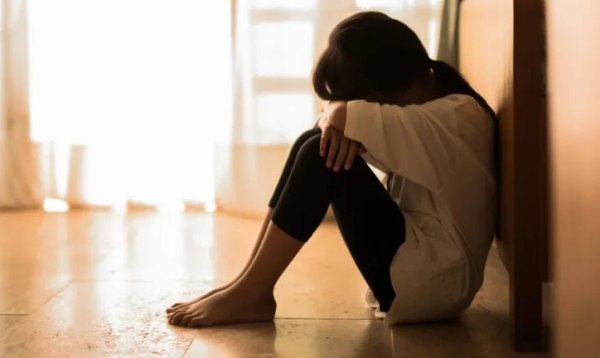 Θεσσαλονίκη: «Έκλαιγα και του έλεγα να σταματήσει» – Σοκάρει η 10χρονη που τη βίαζε ο σύντροφος της μητέρας της