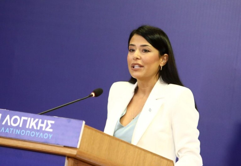 Τροχαίο για την Αφροδίτη Λατινοπούλου – Τραυματίστηκε ελαφρά – Συνελήφθη 35χρονος που την τράκαρε και διέφυγε