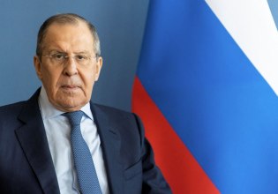 Λαβρόφ: «Δεν έχει προγραμματιστεί συνάντηση Πούτιν με Ζελένσκι» – Αμφιβολίες για την πρωτοβουλία Τραμπ