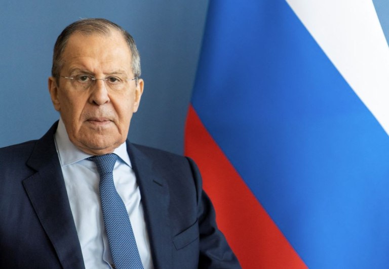 Λαβρόφ: «Δεν έχει προγραμματιστεί συνάντηση Πούτιν με Ζελένσκι» – Αμφιβολίες για την πρωτοβουλία Τραμπ