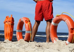 Χαλκιδική: Ναυαγοσώστης έσωσε 4χρονο αγοράκι από πνιγμό – Συνελήφθη ο πατέρας για έκθεση ανηλίκου