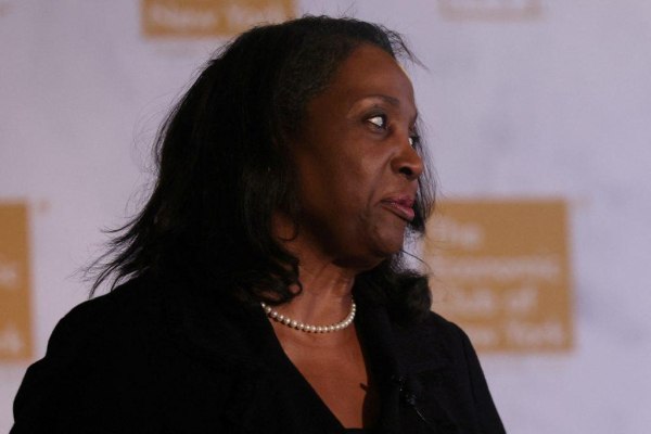 Ποια είναι η Λίζα Κουκ της Fed που θέλει να απολύσει ο Τραμπ