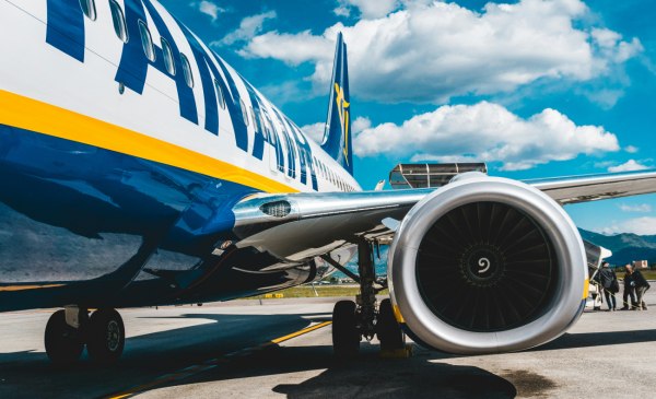 Η Ryanair καταργεί πτήσεις σε δημοφιλείς προορισμούς στη Γαλλία
