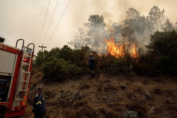 Φωτιά στην Αργολίδα – Στη μάχη εναέρια μέσα