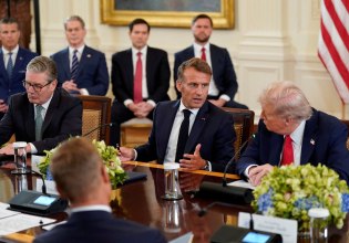 Μακρόν: «Ο Πούτιν είναι αρπακτικό, ένα τέρας στις πόρτες μας»