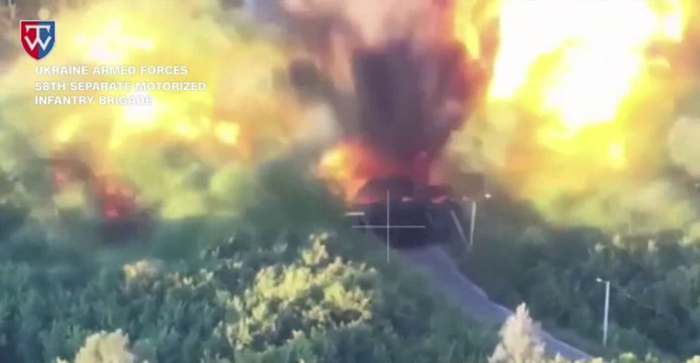 Πώς οι Ουκρανοί κατάφεραν να ανατινάξουν δύο ρωσικές γέφυρες με drones αξίας 600 ευρώ [βίντεο]