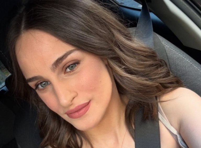 Μαρία Βοσκοπούλου: Παραλίες, selfies και πάρτι έκπληξη για τα 24α γενέθλιά της