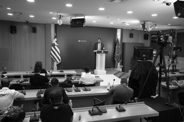 Ο Παύλος Μαρινάκης πάει να χτυπήσει τον Τσίπρα και καίει την κυβέρνηση Μητσοτάκη