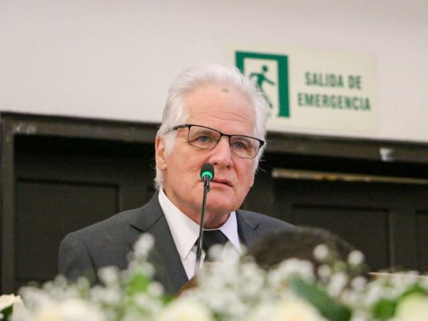 Κολομβία: Ο πατέρας του δολοφονημένου γερουσιαστή Ουρίμπε παίρνει τη θέση του στην κούρσα των υποψηφίων