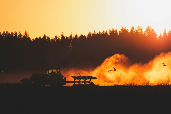 «Δεν μπορούμε να το κάνουμε όπως οι πατεράδες μας»: Οι αγρότες αγωνίζονται να προσαρμοστούν στην κλιματική κρίση