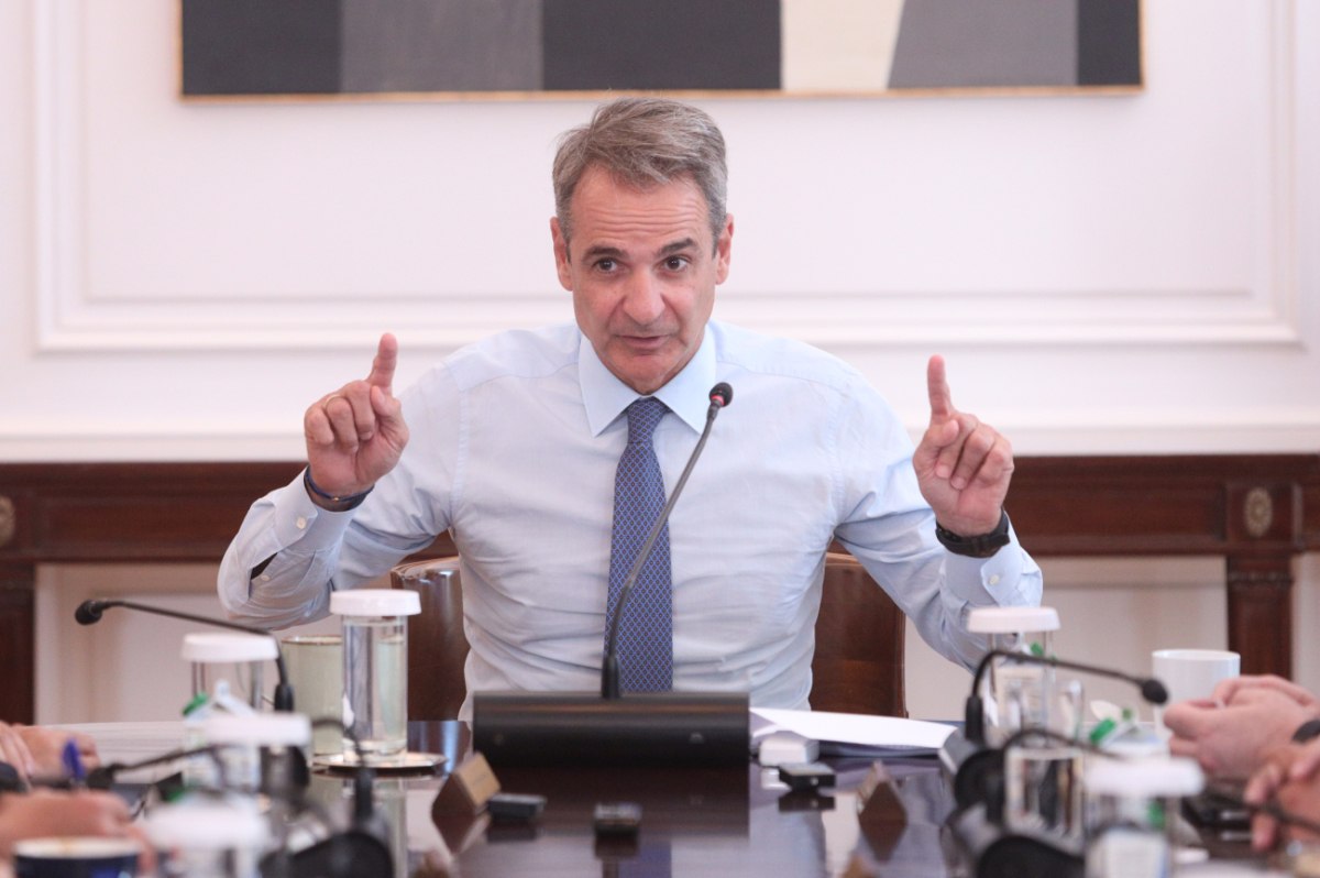 Σκληρή αντιπαράθεση κυβέρνησης – αντιπολίτευσης μετά τις θριαμβολογίες Μητσοτάκη – Οι αντιδράσεις σε ΠΑΣΟΚ και ΣΥΡΙΖΑ