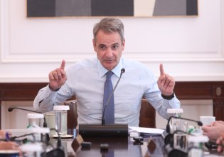 Σκληρή αντιπαράθεση κυβέρνησης – αντιπολίτευσης μετά τις θριαμβολογίες Μητσοτάκη – Οι αντιδράσεις σε ΠΑΣΟΚ και ΣΥΡΙΖΑ