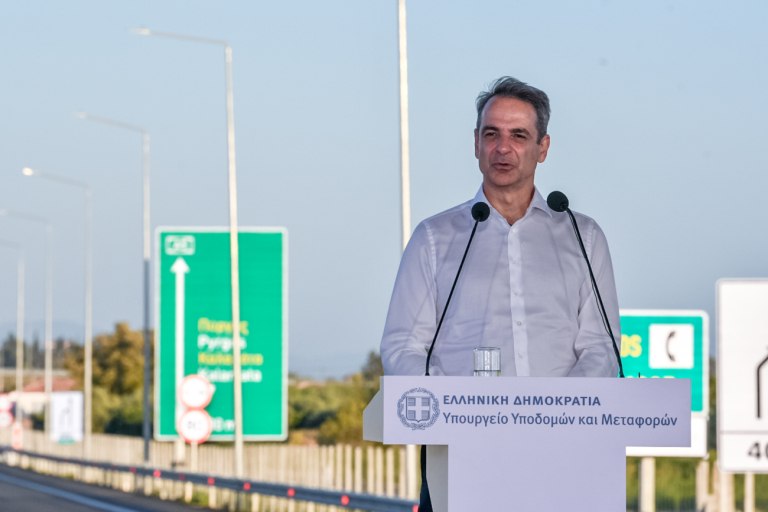 Οταν ο επικοινωνιολόγος ξεχνά να γράψει «δεν χαμογελάμε» όταν μιλάμε… για νεκρούς