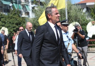 «Έφυγε το καλύτερο παιδί, ψηλέ θα μας λείψεις» – Ο επικήδειος Μητσοτάκη για Βεσυρόπουλο