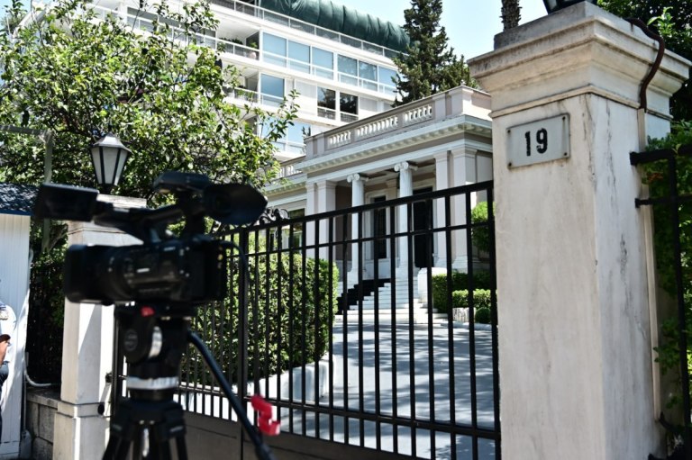 Tο Μαξίμου τρέχει… το rebranding Τσίπρα, στο ΠΑΣΟΚ ζορίζονται