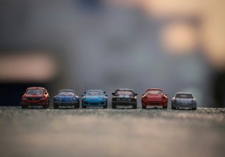 Ανάκαμψη πωλήσεων αυτοκινήτων στην ΕΕ τον Ιούλιο- Τα υβριδικά κυριαρχούν, τα βενζινοκίνητα υποχωρούν