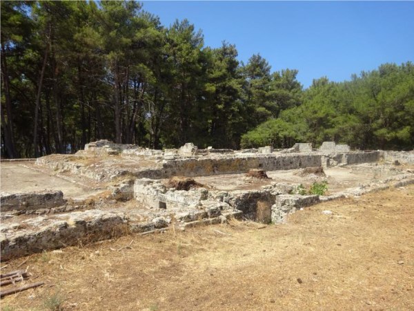 Ζάκυνθος: Αποκαθίστανται οι λιθόστρωτες διαδρομές για την περιήγηση στο Κάστρο