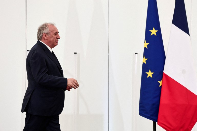 Γαλλία-δημοσκόπηση: Το 63% θέλει διάλυση της Βουλής και εκλογές