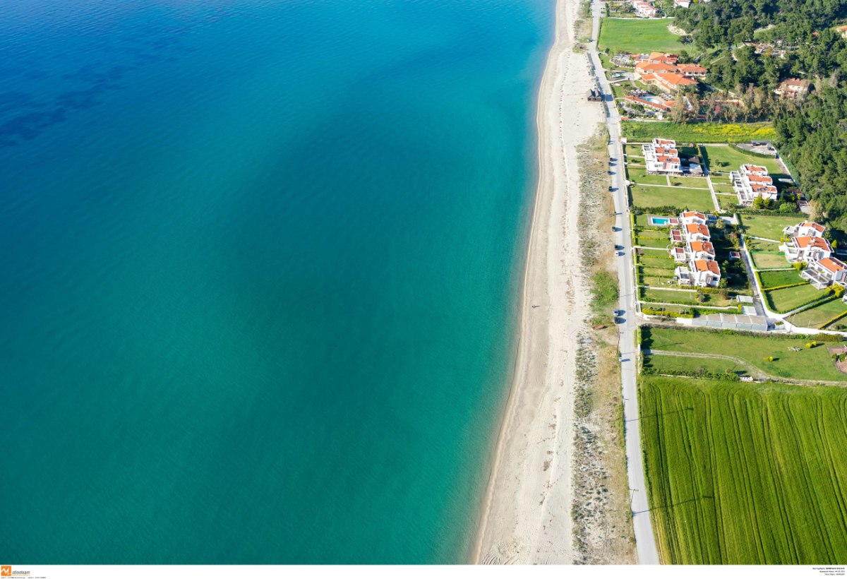 Βαλκάνιοι επενδυτές αναζητούν ακίνητα στη Βόρεια Ελλάδα – Απλησίαστες οι τιμές για τους ντόπιους στη Χαλκιδική