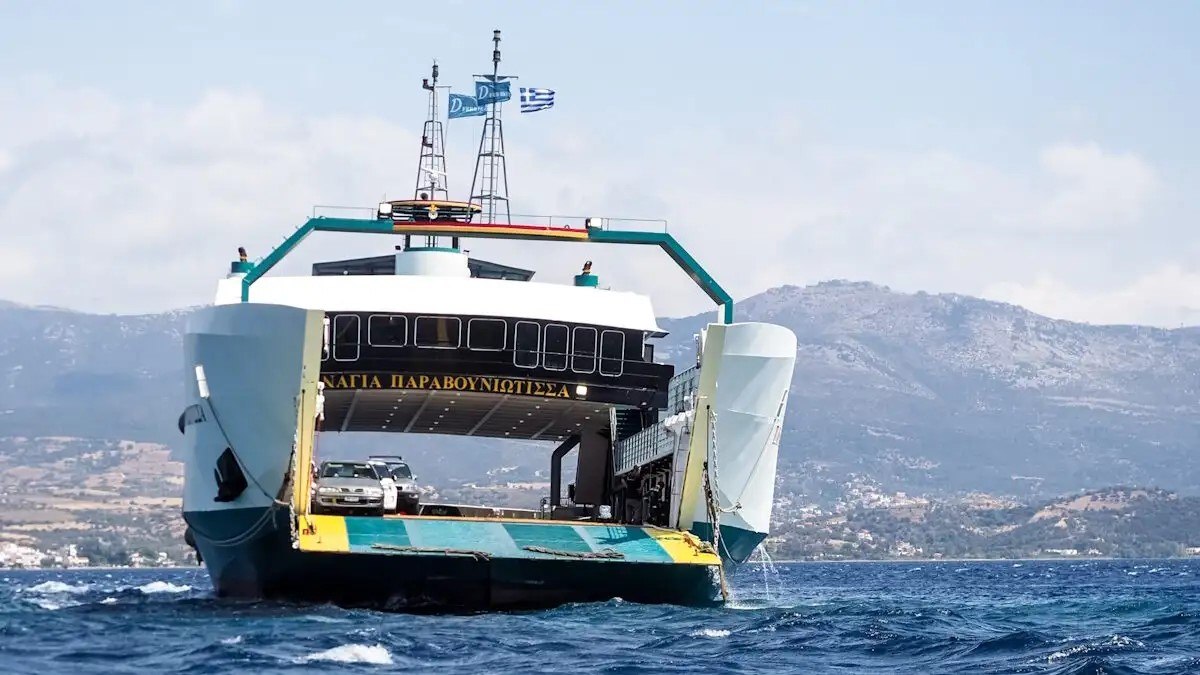 Ελεύθερος με περιορισμούς ο καπετάνιος για το ατύχημα στα Νέα Στύρα